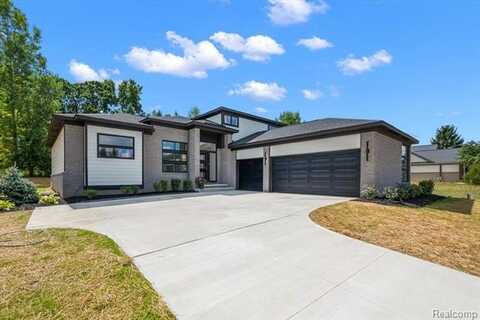 8828 Stonewall E., Clarkston, MI 48348