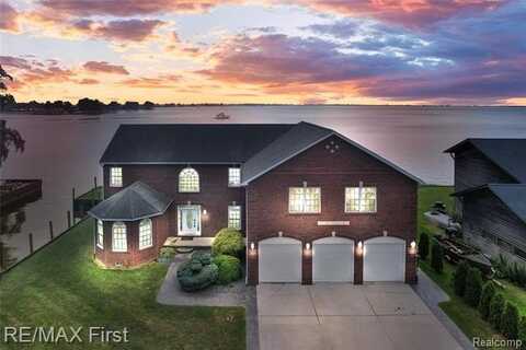 7953 Bouvier Bay, Fair Haven, MI 48023