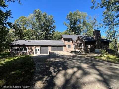 6160 Brambleberry Lane, Cohoctah, MI 48855