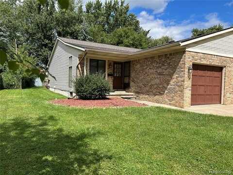 914 North Road, Fenton, MI 48430