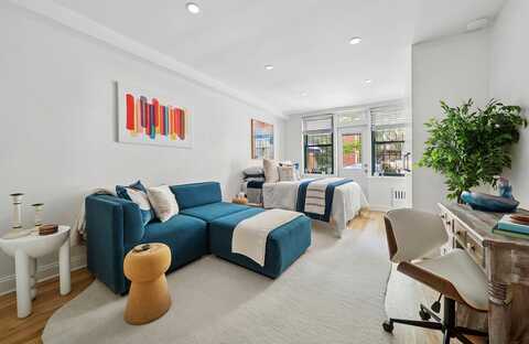 212 East 77th Street, New York, NY 10021