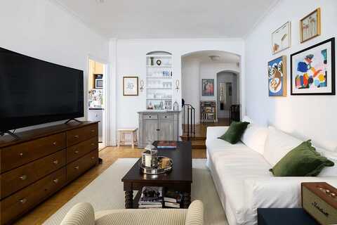 25 Minetta Lane, New York, NY 10012