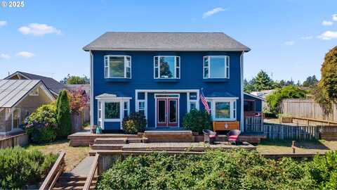 2630 STANTON AVE, North Bend, OR 97459