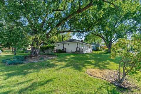 1247 Lealand Road E, Maplewood, MN 55109