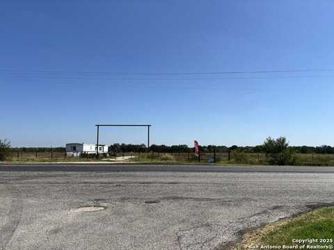 1205 Highway 173, Devine, TX 78016