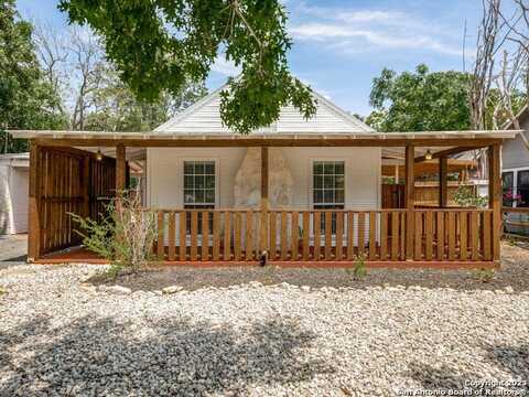 129 N Plant Ave, Boerne, TX 78006