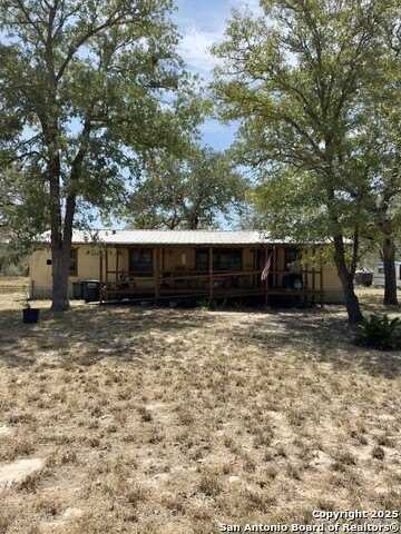 138 Oak Valley, La Vernia, TX 78121