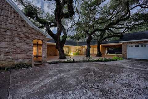 102 Creek Bend Lane, Columbus, TX 78934