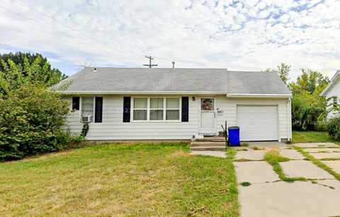 1109 Skyline Dr, Junction City, KS 66441
