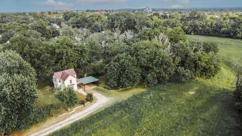318 N 10th St, Arkansas City, KS 67005
