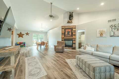 405 7th Avenue, New Glarus, WI 53574