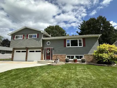 25 Campus Lane, Janesville, WI 53545