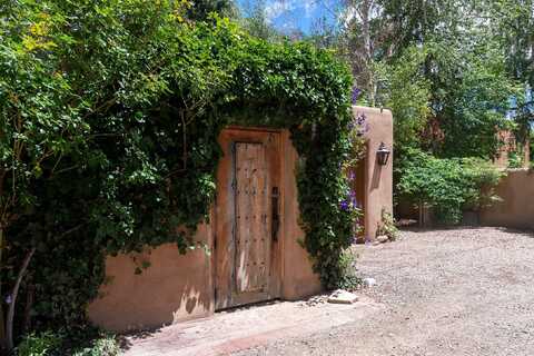 609 Miller Street, Santa Fe, NM 87505