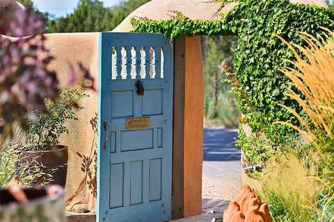 576 Camino Del Monte Sol, Santa Fe, NM 87505