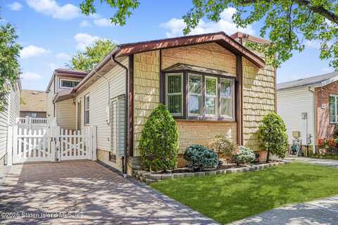 318 Green Valley Road, Staten Island, NY 10312