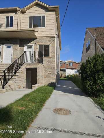 107 St Johns Avenue, Staten Island, NY 10305