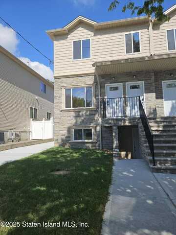 109 St Johns Avenue, Staten Island, NY 10305