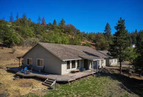 7505 Torrey Pines Terrace, Eagle Point, OR 97524