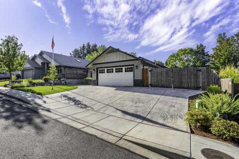 231 SE Sand Canyon Lane, Grants Pass, OR 97527