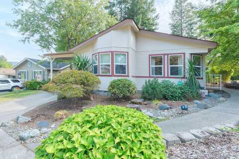 221 NW Creekside Drive, Grants Pass, OR 97526