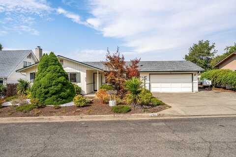 428 NE Sovereign Avenue, Grants Pass, OR 97526