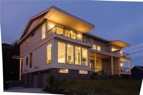 82 Ellery Road, Newport, RI 02840
