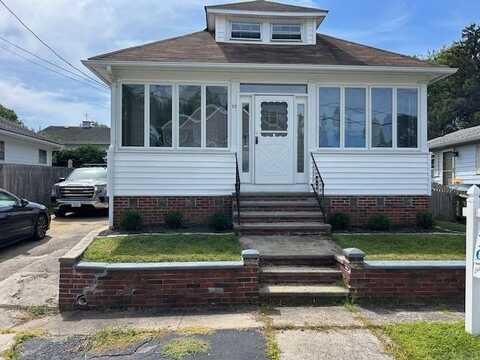 22 Madison Street, Warwick, RI 02888