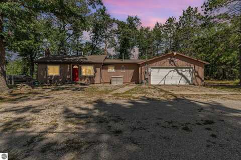8220 Chain Lake Road, South Branch, MI 48761