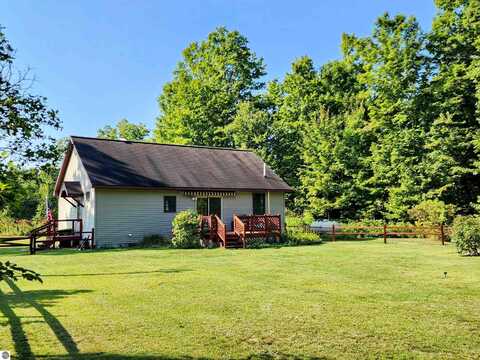 8171 Twin Lake Road, NE, Mancelona, MI 49659