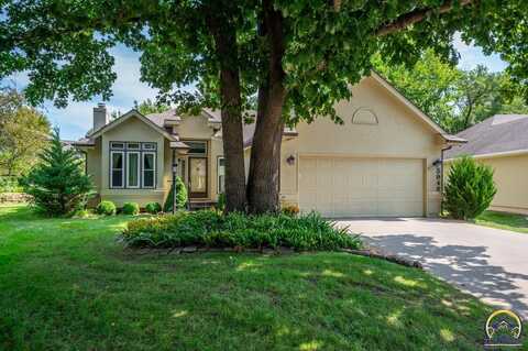 5948 SW 31st St, Topeka, KS 66614