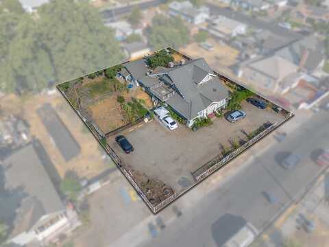 933 N West Street, Visalia, CA 93291