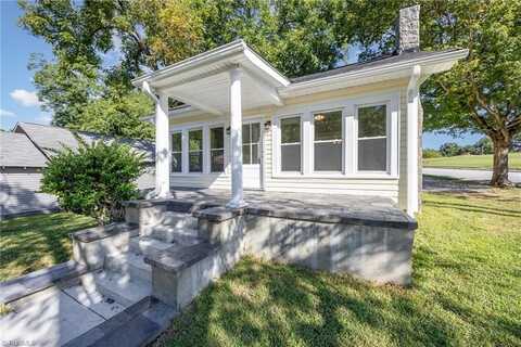 24 E SUNRISE Avenue, Thomasville, NC 27360
