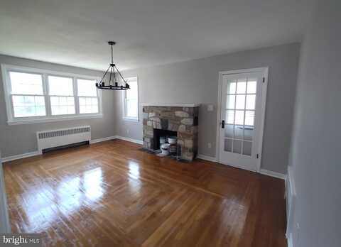 140 GAINSBORO, LAWRENCE TOWNSHIP, NJ 08648