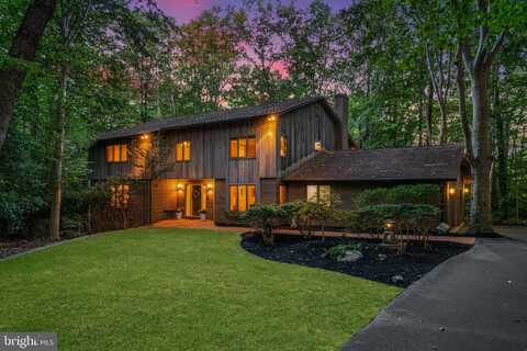 8000 WOODLAND HILLS LANE, FAIRFAX STATION, VA 22039