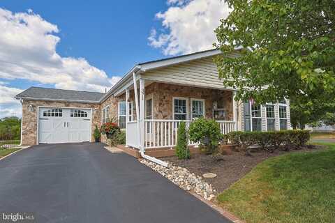 371 COUNTRYSIDE CIRCLE, NEW HOPE, PA 18938