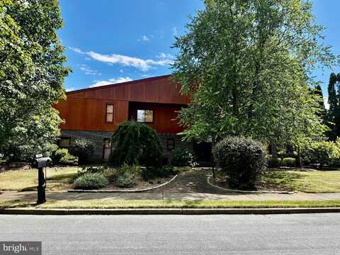 3908 SHORT HILL DRIVE, ALLENTOWN, PA 18104