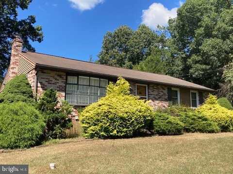 10 MILLET LANE, MOHNTON, PA 19540