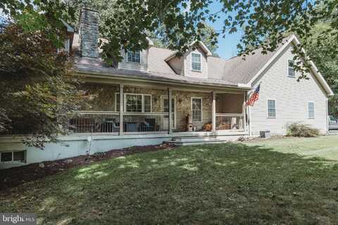 1395 WOODSIDE AVENUE, ALBURTIS, PA 18011