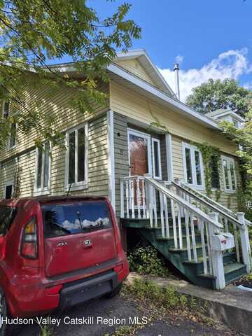 19 Hewitt Place, Kingston, NY 12401