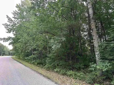 51 Oakridge, Marquette, MI 49855