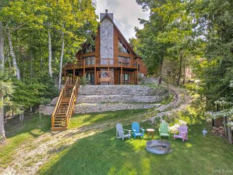 1663 N Wawaushnosh, Manistique, MI 49854