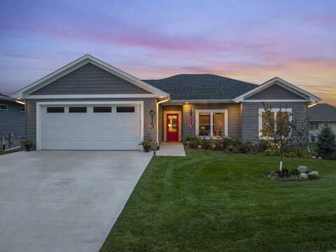 615 Melendy Lane, Cedar Falls, IA 50613