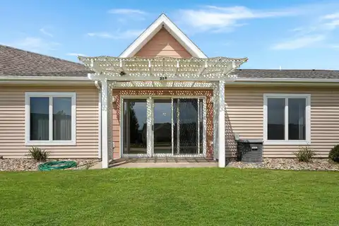 108 SW 16th Avenue, Waverly, IA 50677