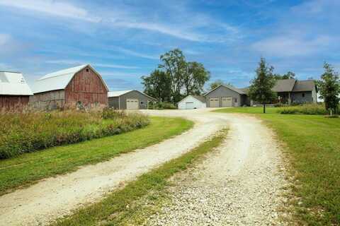1562 250th St, Waverly, IA 50677