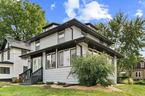 1303 W 4Th St Street, Waterloo, IA 50702