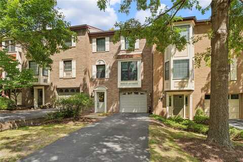508 Thorncliffe Dr, Robinson Twp, PA 15205