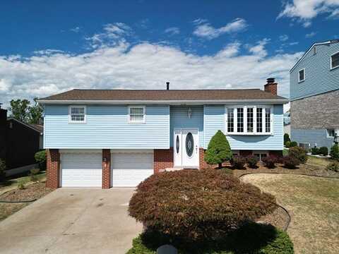 3052 Greenridge Dr, Penn Hills, PA 15147