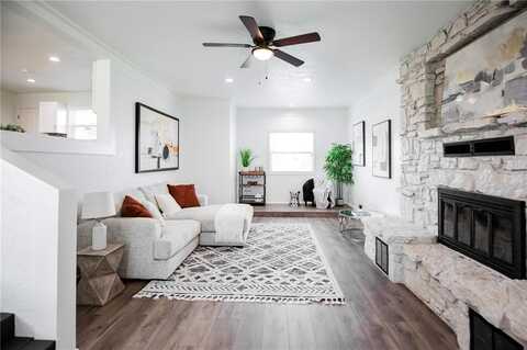 809 NW 11th ST, Bentonville, AR 72712