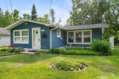1050 Lebeau Lane, Indian River, MI 49749