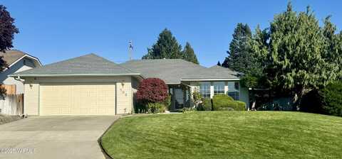 703 N 57th St, Yakima, WA 98901